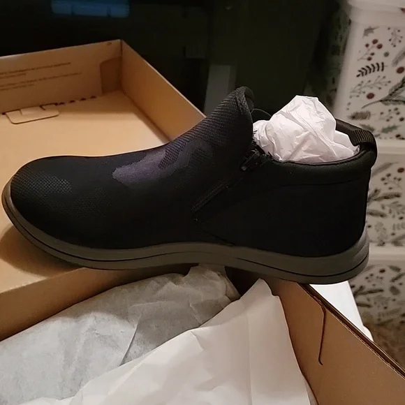 Shoes - Picture 2 of 3